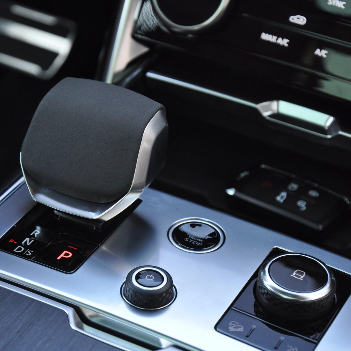 Range Rover Vogue 2022 - Sydney Luxury Car Rental